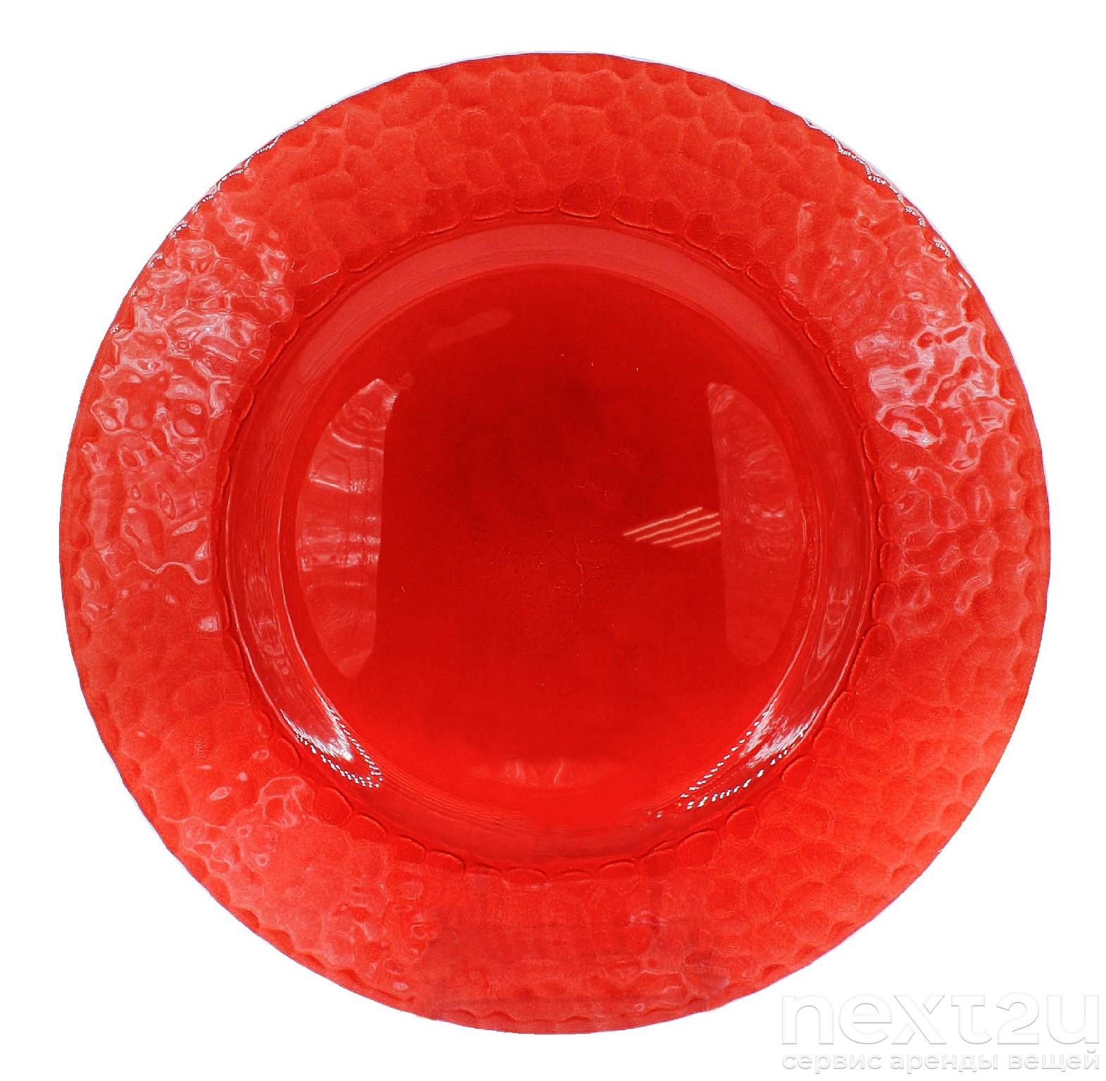 Красные тарелки. Подстановочная тарелка Red. Тарелки подстановочные Red Pearl. Тарелки стеклянные красные. Подставная тарелка.