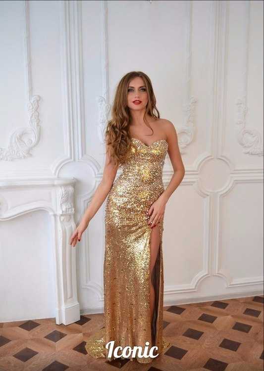 Взять в прокат Женская одежда Платья Golden Москва Взять в прокат Женская одежда Платья Golden ; Москва , улица Большая Молчановка, 34с2 ул.; Описание: Золотое платье, декорированное кристаллами Swarowski (№0621).
Великолепные кристаллы и изящный шлейф дополнят Ваш образ Девушки с красной ковровой дорожки.
