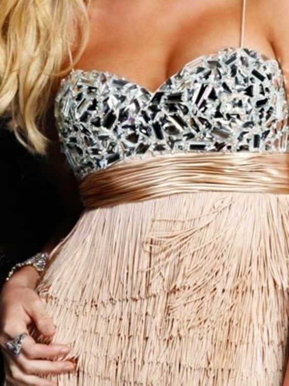 Взять в прокат Женская одежда Платья Sherri Hill с бахромой Москва Взять в прокат Женская одежда Платья Sherri Hill с бахромой; Москва , улица Рождественка, 25 ул.; Описание: Sherri Hill клубное платье с бахромой, бежевое