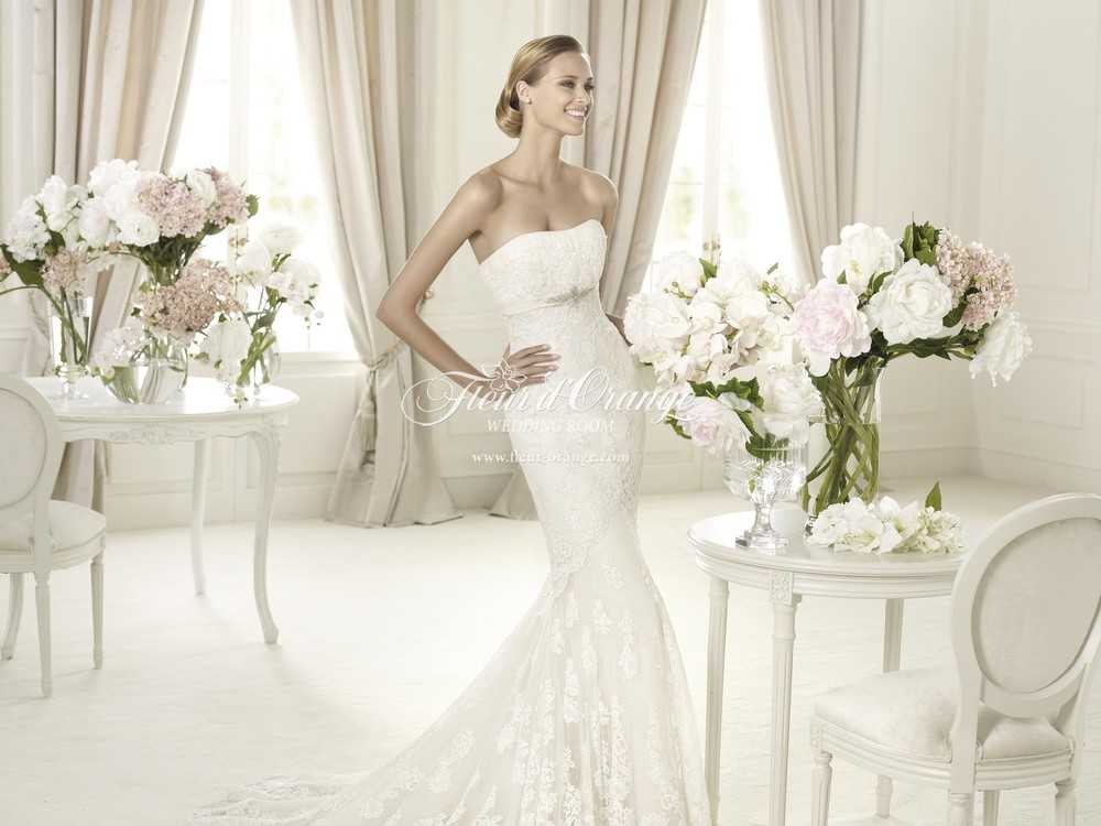 Взять в прокат Женская одежда Платья Свадебное платье Pronovias Москва Взять в прокат Женская одежда Платья Свадебное платье Pronovias; Москва , улица Ивана Франко ул.; Описание: Сдаю напрокат счастливое свадебное платье Pronovias Balira. Силуэт - русалка со шлейфом. Оригинал, не китайская подделка. Куплено в главном магазине Проновиас в Барселоне. Одевала 1 раз на 3 часа. После химчистки. В идеальноом состоянии. Очень нежное, красивое кружево. Платье смотрится потрясающе. Сзади на молнии и с декоративными пуговками. Размер 42-44 российский. Мой рост 160 см, но подойдет и на более высоких или более низких взависимости от высоты каблука (у меня был средний). Также дам подьюбник для удобства передвижения.