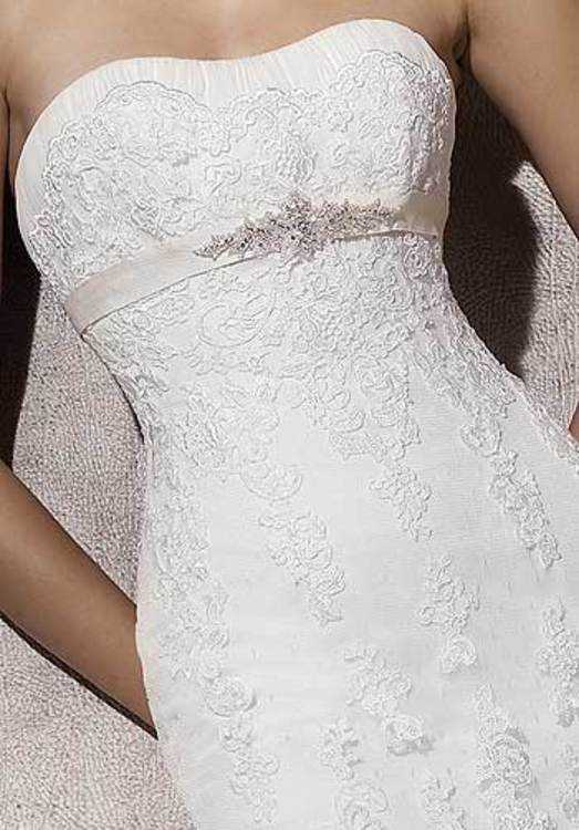 Взять в прокат Женская одежда Платья Свадебное платье Pronovias Москва Взять в прокат Женская одежда Платья Свадебное платье Pronovias; Москва , Ивана Франко ул.; Описание: Сдаю напрокат счастливое свадебное платье Pronovias Balira. Силуэт - русалка со шлейфом. Оригинал, не китайская подделка. Куплено в главном магазине Проновиас в Барселоне. Одевала 1 раз на 3 часа. После химчистки. В идеальноом состоянии. Очень нежное, красивое кружево. Платье смотрится потрясающе. Сзади на молнии и с декоративными пуговками. Размер 42-44 российский. Мой рост 160 см, но подойдет и на более высоких или более низких взависимости от высоты каблука (у меня был средний). Также дам подьюбник для удобства передвижения.