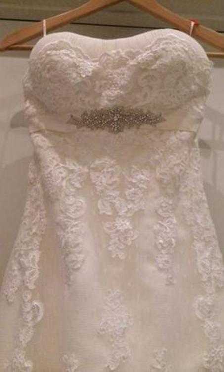 Взять в прокат Женская одежда Платья Свадебное платье Pronovias Москва Взять в прокат Женская одежда Платья Свадебное платье Pronovias; Москва , Ивана Франко ул.; Описание: Сдаю напрокат счастливое свадебное платье Pronovias Balira. Силуэт - русалка со шлейфом. Оригинал, не китайская подделка. Куплено в главном магазине Проновиас в Барселоне. Одевала 1 раз на 3 часа. После химчистки. В идеальноом состоянии. Очень нежное, красивое кружево. Платье смотрится потрясающе. Сзади на молнии и с декоративными пуговками. Размер 42-44 российский. Мой рост 160 см, но подойдет и на более высоких или более низких взависимости от высоты каблука (у меня был средний). Также дам подьюбник для удобства передвижения.