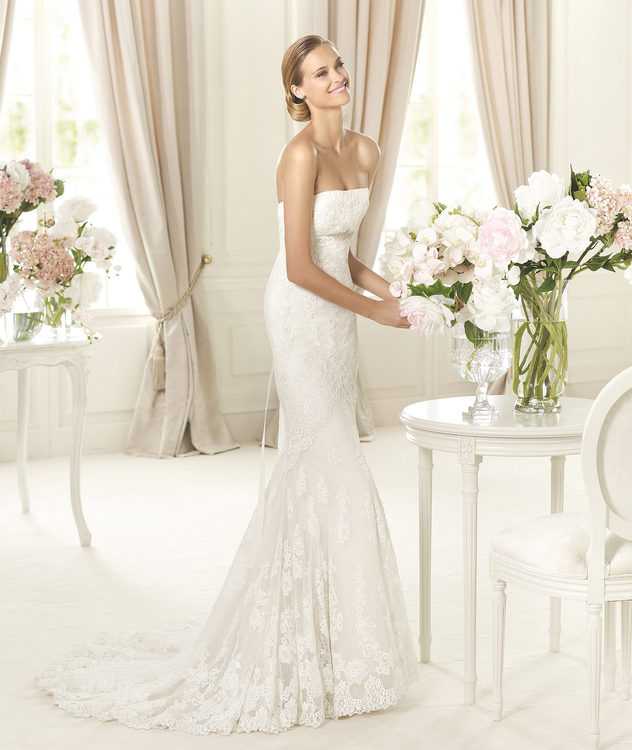 Взять в прокат Женская одежда Платья Свадебное платье Pronovias Москва Взять в прокат Женская одежда Платья Свадебное платье Pronovias; Москва , Ивана Франко ул.; Описание: Сдаю напрокат счастливое свадебное платье Pronovias Balira. Силуэт - русалка со шлейфом. Оригинал, не китайская подделка. Куплено в главном магазине Проновиас в Барселоне. Одевала 1 раз на 3 часа. После химчистки. В идеальноом состоянии. Очень нежное, красивое кружево. Платье смотрится потрясающе. Сзади на молнии и с декоративными пуговками. Размер 42-44 российский. Мой рост 160 см, но подойдет и на более высоких или более низких взависимости от высоты каблука (у меня был средний). Также дам подьюбник для удобства передвижения.