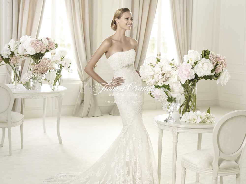 Взять в прокат Женская одежда Платья Свадебное платье Pronovias Москва Взять в прокат Женская одежда Платья Свадебное платье Pronovias; Москва , Ивана Франко ул.; Описание: Сдаю напрокат счастливое свадебное платье Pronovias Balira. Силуэт - русалка со шлейфом. Оригинал, не китайская подделка. Куплено в главном магазине Проновиас в Барселоне. Одевала 1 раз на 3 часа. После химчистки. В идеальноом состоянии. Очень нежное, красивое кружево. Платье смотрится потрясающе. Сзади на молнии и с декоративными пуговками. Размер 42-44 российский. Мой рост 160 см, но подойдет и на более высоких или более низких взависимости от высоты каблука (у меня был средний). Также дам подьюбник для удобства передвижения.