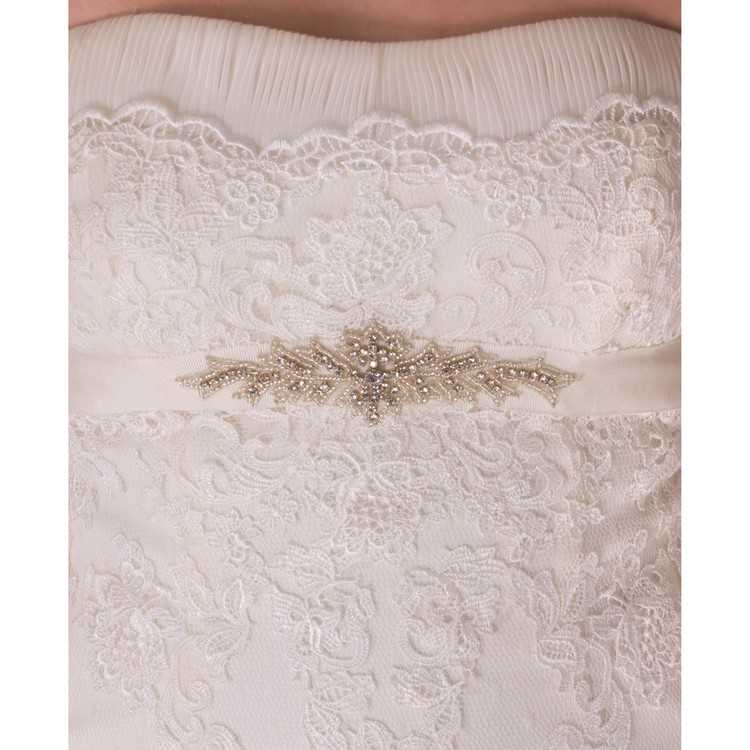 Взять в прокат Женская одежда Платья Свадебное платье Pronovias Москва Взять в прокат Женская одежда Платья Свадебное платье Pronovias; Москва , Ивана Франко ул.; Описание: Сдаю напрокат счастливое свадебное платье Pronovias Balira. Силуэт - русалка со шлейфом. Оригинал, не китайская подделка. Куплено в главном магазине Проновиас в Барселоне. Одевала 1 раз на 3 часа. После химчистки. В идеальноом состоянии. Очень нежное, красивое кружево. Платье смотрится потрясающе. Сзади на молнии и с декоративными пуговками. Размер 42-44 российский. Мой рост 160 см, но подойдет и на более высоких или более низких взависимости от высоты каблука (у меня был средний). Также дам подьюбник для удобства передвижения.