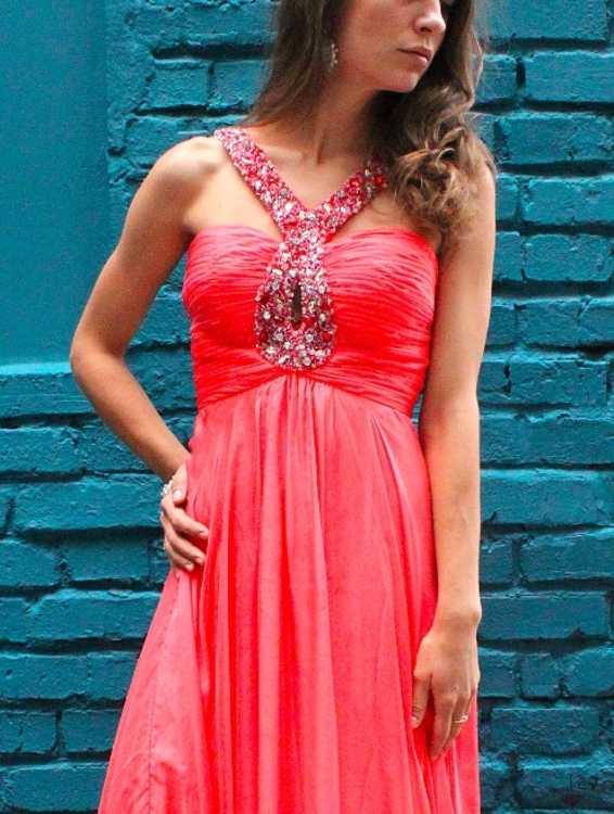 Взять в прокат Женская одежда Платья Young Couture коралловое Москва Взять в прокат Женская одежда Платья Young Couture коралловое ; Москва , Павелецкая набережная д. 2, стр. 2, 3 этаж, LOFT VILLE ул.; Описание: Платеье Young Couture by Barbara Schwarzer есть кораллового и зеленого цветов