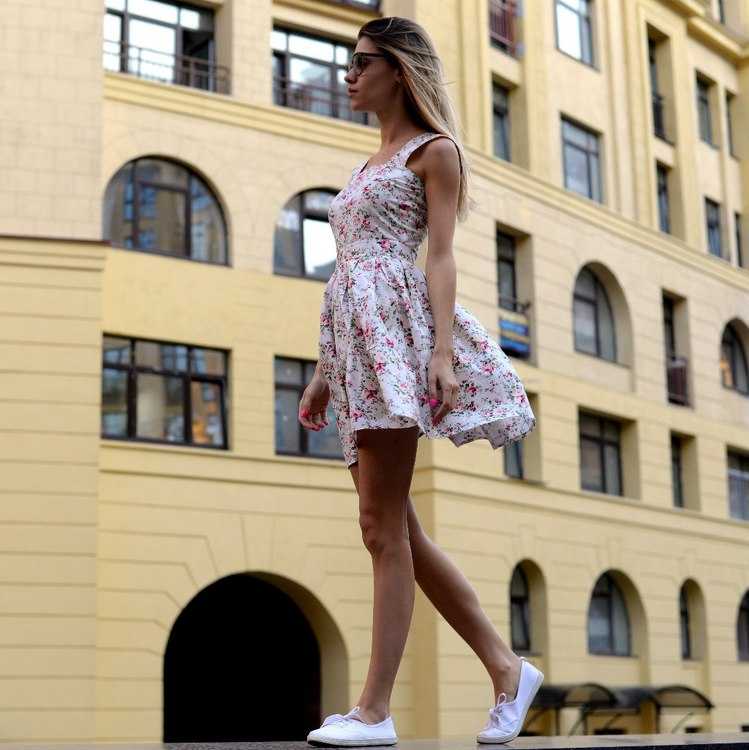 Взять в прокат Женская одежда Платья Нежное платье в цветочек Москва Взять в прокат Женская одежда Платья Нежное платье в цветочек ; Москва , Кочновский проезд, 4к2 ул.; Описание: Нежное и стильное платье с накладными карманами. Состав ткани 85% х/б + 15% эластан.