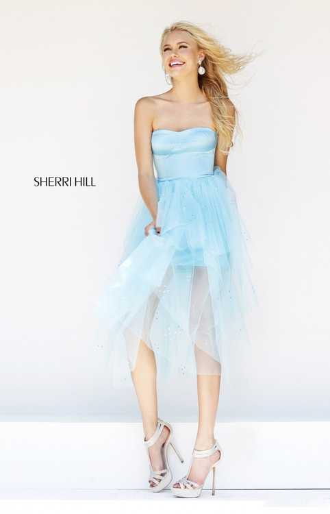 Взять в прокат Женская одежда Платья SHERRI HILL SH041 Москва Взять в прокат Женская одежда Платья SHERRI HILL SH041; Москва , Адрес: г.Москва, Малый Конюшковский переулок, дом 2 (Галерея MOD DESIGN) ул.; Описание: Назначение: выпускной бал, последний звонок, романтический вечер, студийная или выездная фотосессия, новогоднее торжество, корпоративная вечеринка, празднование дня рождения, свадебная церемония, поход в клуб.
Описание модели: оригинальное воздушное платье с юбкой разной длины. Верх платья выполнен из плотной атласной ткани, лиф с чашечками с внутренней стороны. Юбка многослойная из фатина, расшита мелкими стразами. Отличный вариант для подружек-невесты или на выпускной! В нашем салоне доступно в зеленом цвете.