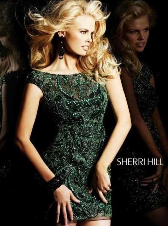 Взять в прокат Женская одежда Платья SHERRI HILL SH039 Москва Взять в прокат Женская одежда Платья SHERRI HILL SH039; Москва , г.Москва, Малый Конюшковский переулок, дом 2 (Галерея MOD DESIGN) ул.; Описание: Назначение: выпускной бал, романтический вечер, студийная или выездная фотосессия, новогоднее торжество, корпоративная вечеринка, празднование дня рождения, поход в клуб.
Описание модели: невероятно красивое платье, полностью декорировано стразами, камнями и бисером изумрудного цвета. Спереди платье закрытое. Лиф с чашечками. На спине "V"образный вырез.