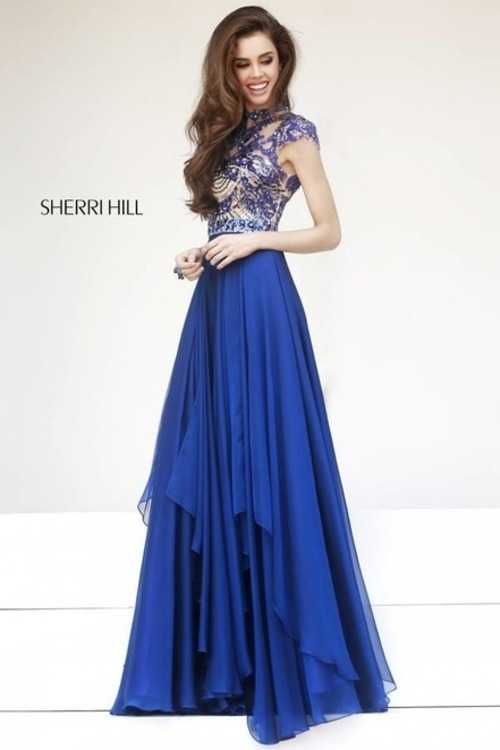 Взять в прокат Женская одежда Платья SHERRI HILL SH037 Москва Взять в прокат Женская одежда Платья SHERRI HILL SH037; Москва , г.Москва, Малый Конюшковский переулок, дом 2 (Галерея MOD DESIGN) ул.; Описание: Назначение: выпускной бал, венский бал, последний звонок, романтический вечер, студийная или выездная фотосессия, новогоднее торжество, корпоративная вечеринка, празднование дня рождения.
Описание модели: вечернее платье в пол, с многослойной юбкой из шифона и небольшим шлейфом. Верх платья изящно расшит стеклярусом, бисером, пайетками и стразами на тонкой сетчатой ткани. Внутренняя подкладка выполнена из атласа телесного цвета. Лиф с чашечками. Фасон данной модели выполнен "под горло" и прикрывает плечи. Спина открыта.