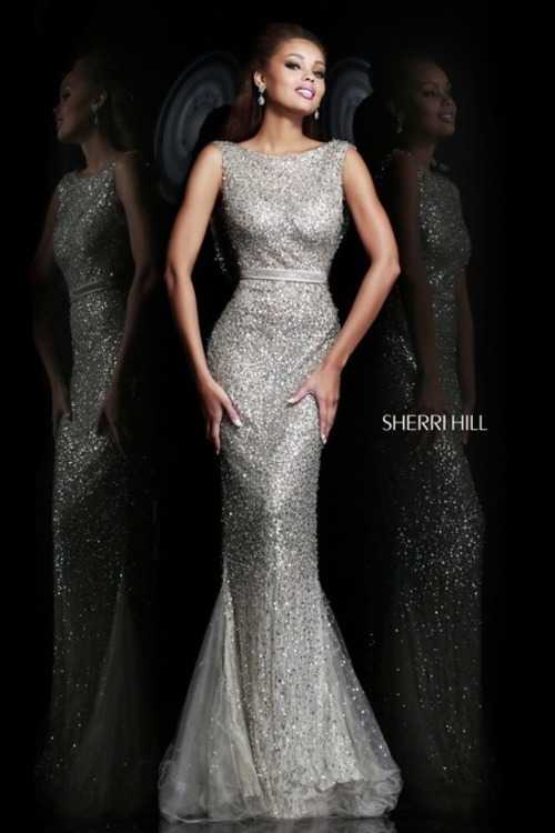 Взять в прокат Женская одежда Платья SHERRI HILL SH034 Москва Взять в прокат Женская одежда Платья SHERRI HILL SH034; Москва , г.Москва, Малый Конюшковский переулок, дом 2 (Галерея MOD DESIGN) ул.; Описание: Назначение: выпускной бал, романтический вечер, студийная или выездная фотосессия, новогоднее торжество, корпоративная вечеринка, празднование дня рождения, свадебная церемония.
Описание модели: эффектное, вечернее платье в пол фасона "годе". Выполнено из сетчатой ткани, полностью расшито пайетками. Изнутри атласная подкладка. Лиф с чашечками. Платье украшено тонким поясом со стразами. Спина открыта. Юбка имеет небольшой шлейф.