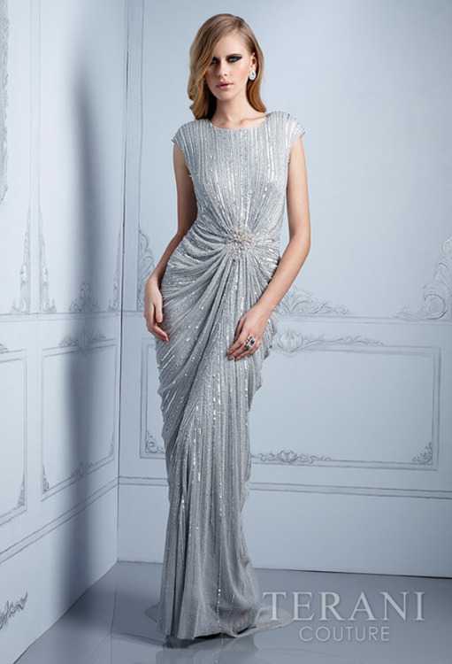 Взять в прокат Женская одежда Платья TERANI COUTURE TI011 Москва Взять в прокат Женская одежда Платья TERANI COUTURE TI011; Москва , г.Москва, Малый Конюшковский переулок, дом 2 (Галерея MOD DESIGN) ул.; Описание: Назначение: выпускной бал, последний звонок, романтический вечер, студийная или выездная фотосессия, новогоднее торжество, корпоративная вечеринка.
Струящаяся ткань с мягкой драпировкой в области талии, закрытые плечи и неглубокий вырез почти под горловину делают это платье в пол удивительно совершенным.