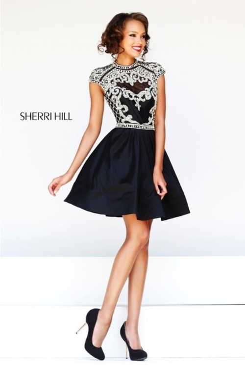 Взять в прокат Женская одежда Платья SHERRI HILL SH030 Москва Взять в прокат Женская одежда Платья SHERRI HILL SH030; Москва , г.Москва, Малый Конюшковский переулок, дом 2 (Галерея MOD DESIGN) ул.; Описание: Назначение: последний звонок, романтический вечер, студийная или выездная фотосессия, новогоднее торжество, корпоративная вечеринка, празднование дня рождения.
Описание модели: короткое платье с воздушной юбкой. Верх платья под горло с небольшими плечиками. Узоры выполнены на сетчатой ткани бисером, стразами и пайетками. Внутренняя ткань из тафты. Лиф с чашечками. Спинка открытая в виде ромбика. Юбка имеет несколько подъюбников.