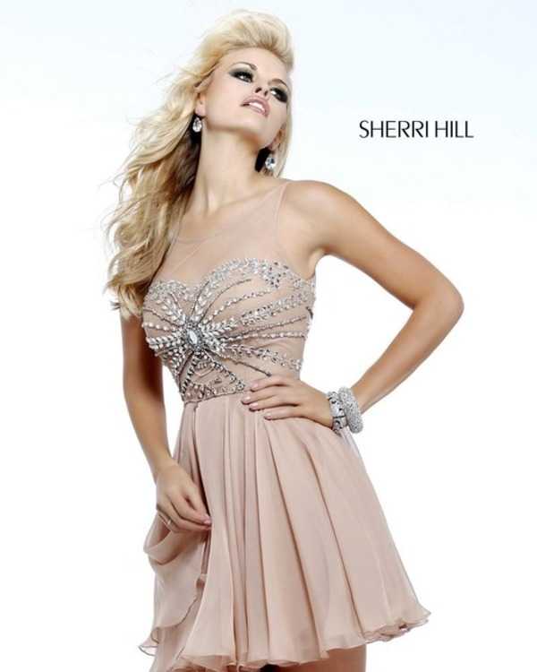 Взять в прокат Женская одежда Платья SHERRI HILL SH027 Москва Взять в прокат Женская одежда Платья SHERRI HILL SH027; Москва , Адрес: г.Москва, Малый Конюшковский переулок, дом 2 (Галерея MOD DESIGN) ул.; Описание: Назначение: последний звонок, романтический вечер, студийная или выездная фотосессия, новогоднее торжество, корпоративная вечеринка, празднование дня рождения.
Описание модели: короткое платье с воздушной юбкой из тонкого шифона. Верх платья украшен стразами в виде узора. Спинка с "V" образным вырезом. Лиф с чашечками.