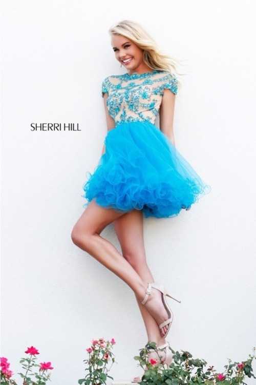 Взять в прокат Женская одежда Платья SHERRI HILL SH025 Москва Взять в прокат Женская одежда Платья SHERRI HILL SH025; Москва , г.Москва, Малый Конюшковский переулок, дом 2 (Галерея MOD DESIGN) ул.; Описание: Назначение: выпускной бал, последний звонок, студийная или выездная фотосессия, новогоднее торжество, корпоративная вечеринка.
Описание модели: задорное платье пачка бирюзового цвета. Верх украшен стразами и камнями в красивом узоре. Модель выполнена "под горло" с закрытыми плечами. Лиф с чашечками. Спина открыта в форме ромба.