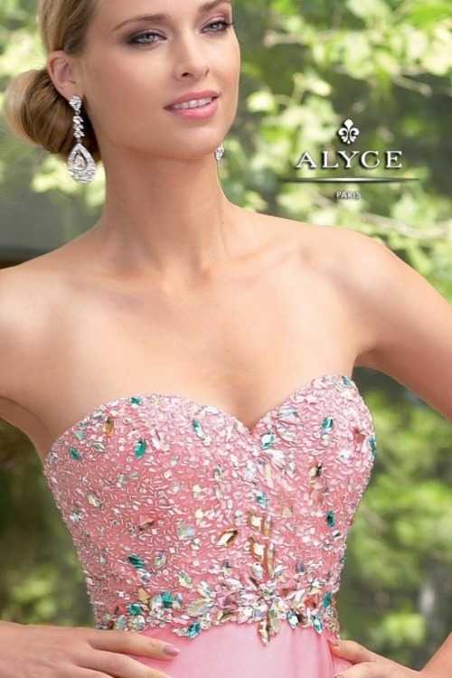 Взять в прокат Женская одежда Платья ALYCE DESIGN AL002 Москва Взять в прокат Женская одежда Платья ALYCE DESIGN AL002 ; Москва , г.Москва, Малый Конюшковский переулок, дом 2 (Галерея MOD DESIGN) ул.; Описание: Назначение: выпускной бал, венский бал, студийная или выездная фотосессия, корпоративная вечеринка
Описание модели: платье декольте. Лиф с чашечками. Верх декорирован бисером, стразами и камнями в разной цветовой гамме. Юбка расклешенная в пол. Шлейф отсутствует.