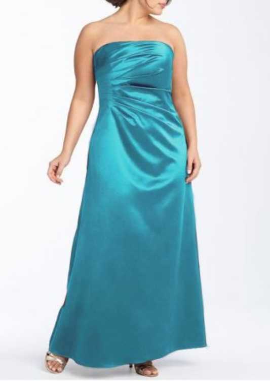 Взять в прокат Женская одежда Платья ABS Allen Schwartz Sea Wave gown+ Москва Взять в прокат Женская одежда Платья ABS Allen Schwartz Sea Wave gown+; Москва , улица Яблочкова, 21А 3 этаж ул.; Описание: Вечернее платье трапециевидного силуэта с плиссированной талией, прямым вырезом и плиссированной линией талии справа.
Приблизительная длина 123 см.
Сзади потайная молния для Вашего комфорта.
Состав:
Верх:100% пэ
Подкладка:100%-ацетат
Это платье из коллекции ABS by Allen Schwartz- амереканского бренда женской одежды, который заботится не только о красоте и великолепном дизайне выпускаемых моделей, но и комфорте женщин, выбирающих эту марку. Многие звезды любят ABS именно за это.
