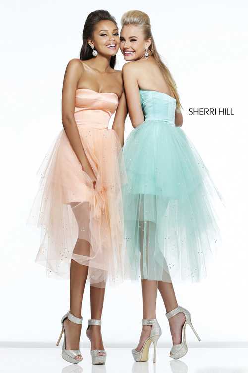 Взять в прокат Женская одежда Платья SHERRI HILL SH041 Москва Взять в прокат Женская одежда Платья SHERRI HILL SH041; Москва , Адрес: г.Москва, Малый Конюшковский переулок, дом 2 (Галерея MOD DESIGN) ул.; Описание: Назначение: выпускной бал, последний звонок, романтический вечер, студийная или выездная фотосессия, новогоднее торжество, корпоративная вечеринка, празднование дня рождения, свадебная церемония, поход в клуб.
Описание модели: оригинальное воздушное платье с юбкой разной длины. Верх платья выполнен из плотной атласной ткани, лиф с чашечками с внутренней стороны. Юбка многослойная из фатина, расшита мелкими стразами. Отличный вариант для подружек-невесты или на выпускной! В нашем салоне доступно в зеленом цвете.