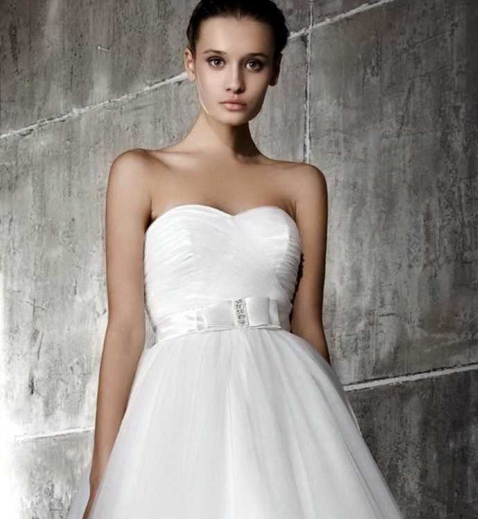 Взять в прокат Женская одежда Платья Amour bridal 1165 mini ретро Москва Взять в прокат Женская одежда Платья Amour bridal 1165 mini ретро; Москва , улица Шаболовка, 50 ул.; Описание: Свадебное платье Amour bridal очень легкое и удобное) На рост 168 платье чуть длиннее, чем на модели. Бант на талии украшен бисером и стразами сваровски. Фатин, атлас. Корсет на шнуровке. Надето буквально на полчаса - покупалось специально для свадебного танца) Состояние нового.