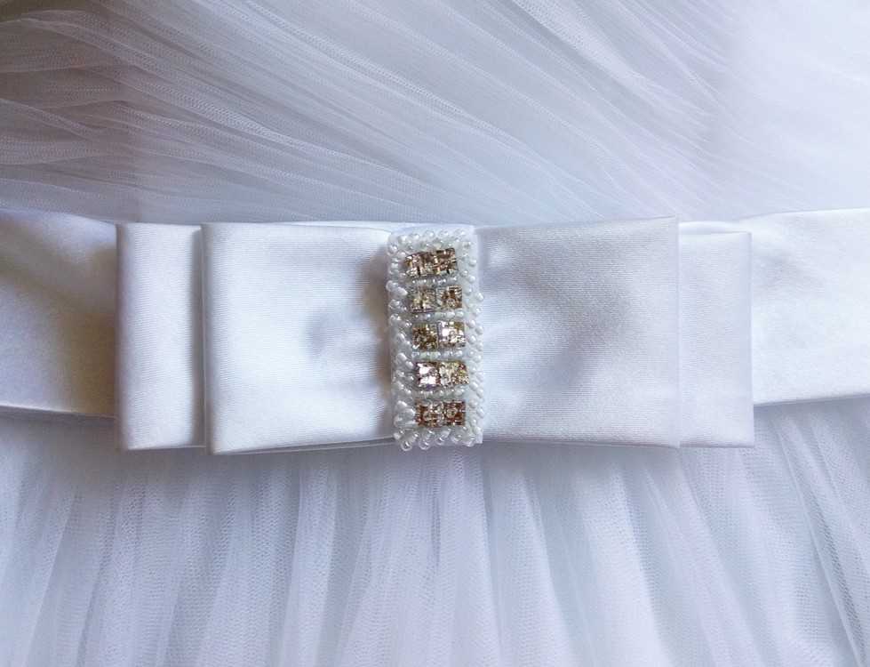 Взять в прокат Женская одежда Платья Amour bridal 1165 mini ретро Москва Взять в прокат Женская одежда Платья Amour bridal 1165 mini ретро; Москва , улица Шаболовка, 50 ул.; Описание: Свадебное платье Amour bridal очень легкое и удобное) На рост 168 платье чуть длиннее, чем на модели. Бант на талии украшен бисером и стразами сваровски. Фатин, атлас. Корсет на шнуровке. Надето буквально на полчаса - покупалось специально для свадебного танца) Состояние нового.