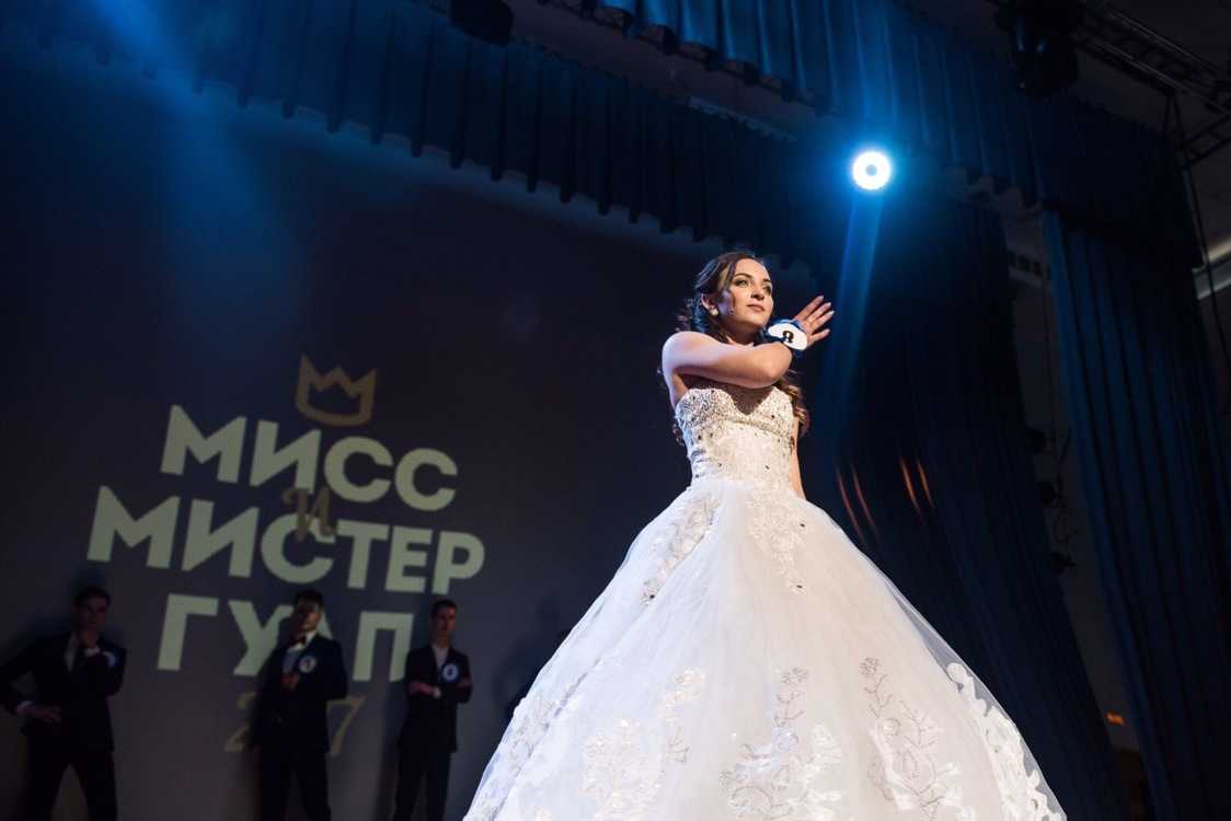 Взять в прокат Женская одежда Платья платье " красивая история " Санкт-Петербург Взять в прокат Женская одежда Платья платье " красивая история "; Санкт-Петербург , Бронницкая улица, 40 ул.; Описание: Белое бальное платье
На шнуровке