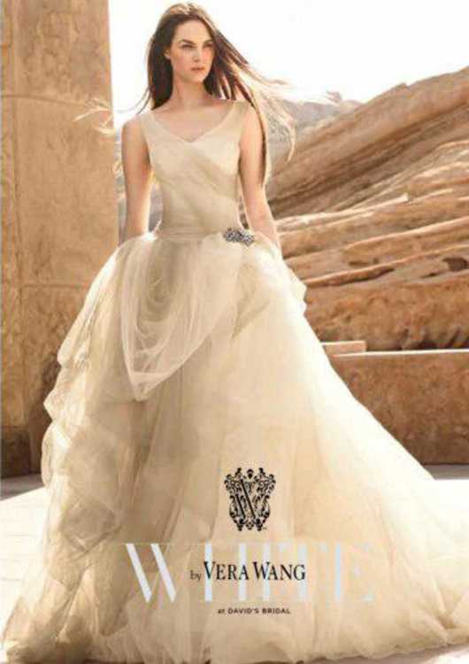 Взять в прокат Женская одежда Платья Свадебное платье от Vera Wang Москва Взять в прокат Женская одежда Платья Свадебное платье от Vera Wang; Москва , Веерная улица ул.; Описание: Cвадебное платье от Веры Ванг (Vera Wang) из коллекции White. Цвет айвари. Совершенно новое, в упаковке, не носили.
Привозили из США из магазина David's Bridal. Размер - 44 (американский 6 ой).