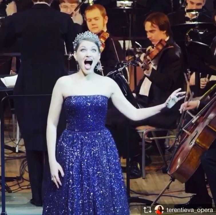 Взять в прокат Женская одежда Платья Barbara Schwarzer черное Москва Взять в прокат Женская одежда Платья Barbara Schwarzer черное ; Москва , Павелецкая набережная д. 2, стр. 2, 3 этаж, LOFT VILLE ул.; Описание: Это волшебное платье от Barbara Schwarzer есть так же в синем, коралловом, голубом и золотом цветах