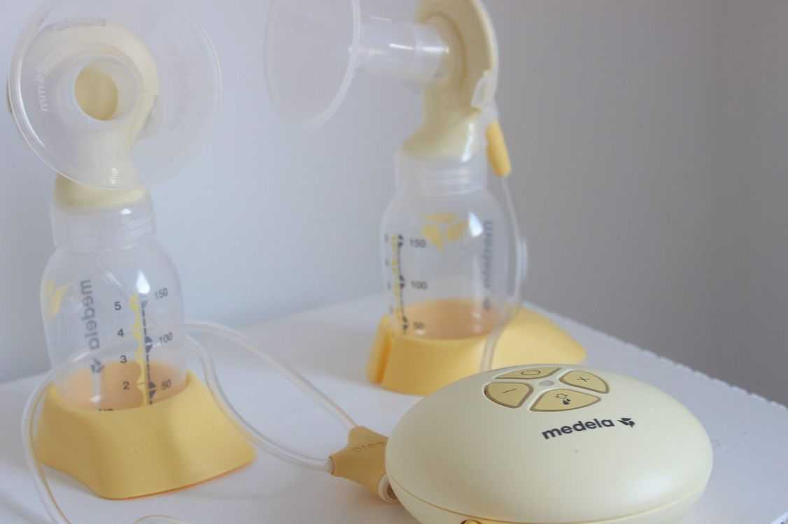 Взять в прокат Детство Молокоотсосы Молокоотсос Medela Swing Max Double Москва Взять в прокат Детство Молокоотсосы Молокоотсос Medela Swing Max Double; Москва , Маршала федоренко, 14 ул.; Описание: Основные преимущества проката портативного Молокоотсоса Medela Swing Maxi Double
✔ Больше молока с повышенной энергетической ценностью по сравнению с одинарным сцеживанием.
✔ Простой и удобный: понятное управление четырьмя кнопками, небольшой размер и компактность.
✔ Двойное сцеживание с технологией 2-Phase Expression: доказано, что таким образом удается сцеживать в среднем на 18 процентов больше молока.
✔ Позволяет экономить до двух часов в день только на сцеживании!
Попробуйте взять в аренду электрический молокоотсос Medela Swing Max Double хотя бы на месяц и больше вы не вернетесь к ручному молокоотсосу. Молокоотсос Medela напрокат обычно берут:
→ мамы, чьи дети категорически отказываются брать грудь на первых порах.
→ Для стимуляции груди.
→ Чтобы сэкономить драгоценное время на сцеживание и освободить руки.
→ Если ребенок родился слабеньким и ему еще тяжело сосать грудь самому.
→ Если родилась двойня
Хоть я и принимаю вещи из проката только чистыми, после каждой аренды проводится дополнительная стерилизация и кварцевание УФ-лампой. Эти процедуры которые убивают весь спектр известных бактерий. А все электронные поврехности и кнопки молокоотсоса Дезинфицируются средством Dezavid для детей. Поэтому электрический молокоотсос Medela Swing Maxi Double сдаётся в прокат даже чище, чем вы купите в магазине =)
Характеристики
• Размер упаковки 0.12х0.12х0.056 м;
• Страна изготовления Швейцария;
• Материал полипропилен, силикон;
• Вес в упаковке 2 кг;
• Тип электронный;
• Двухфазное сцеживание есть;
• Регулировка сцеживания есть;
• Силиконовая накладка (воронка) есть
Можно оплатить наличными и безналичным переводом
Могу доставить по Москве до любого метро за 290 руб. а также забрать по окончанию аренды за 290 руб. Если берете на 3 месяца - забор и доставка БЕСПЛАТНО ;)
Звоните или пишите в ЛС WhatsApp / Viber / Telegram.
Загляните в профиль или на сайт там много интересного для новорожденных деток и для спокойствия молодых родителей
Нас можно найти по тегам
Прокат молокоотсоса Medela Swing Maxi Double в Москве, молокоотсос Medela Swing Maxi Double напрокат, прокат молокоотсоса Медел Свинг Макси Дабл, аренда молокоотсоса Медел Свинг Макси Дабл