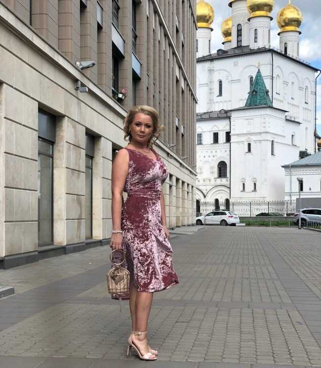 Взять в прокат Женская одежда Платья Платье розовое бархатное Грузия Санкт-Петербург Взять в прокат Женская одежда Платья Платье розовое бархатное Грузия; Санкт-Петербург , Полтавский проезд 2 ул.; Описание: