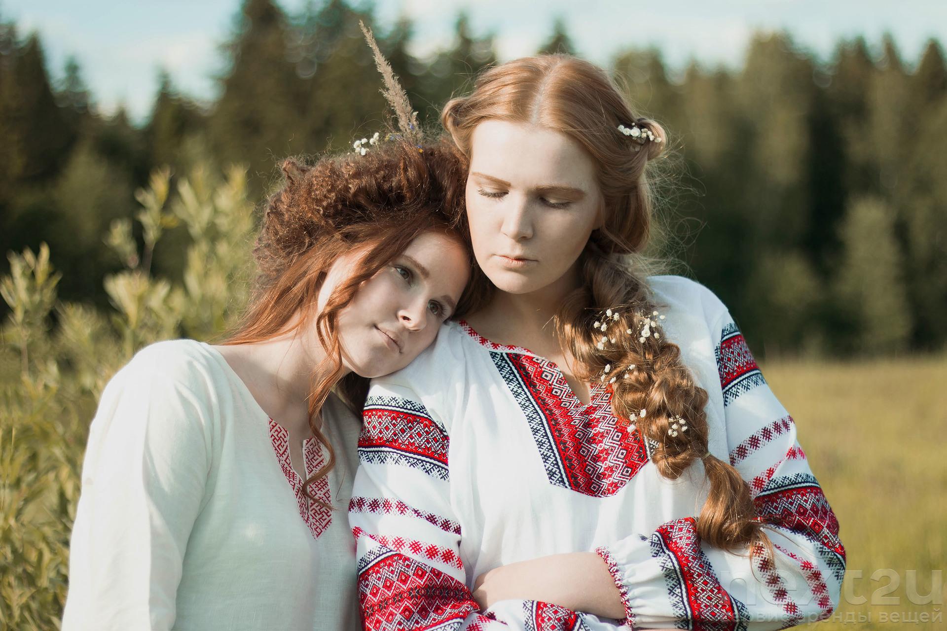 варвара зенина косоворотки. платье в славянском стиле. старославянская одежда. длинное платье в славянском стиле. славянские товары одежда.