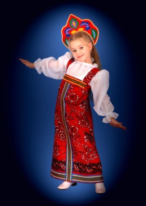 Аленушка в русском костюме