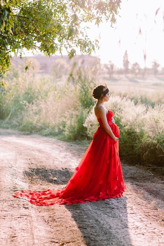 Красное клубничное платье. 365 Дней красное платье. Красное платье брошенное. Хорошего дня красное платье