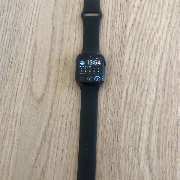 Apple Watch Series 5 44 700