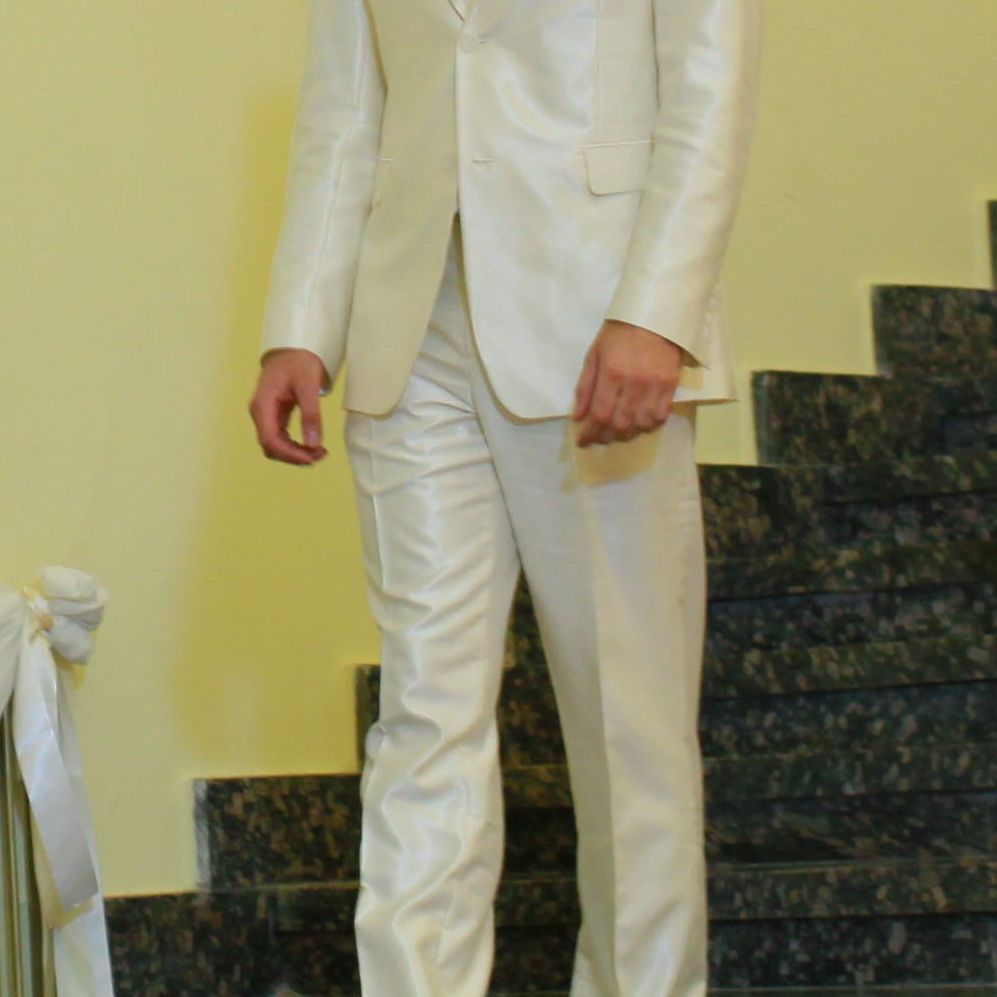 Белый костюм