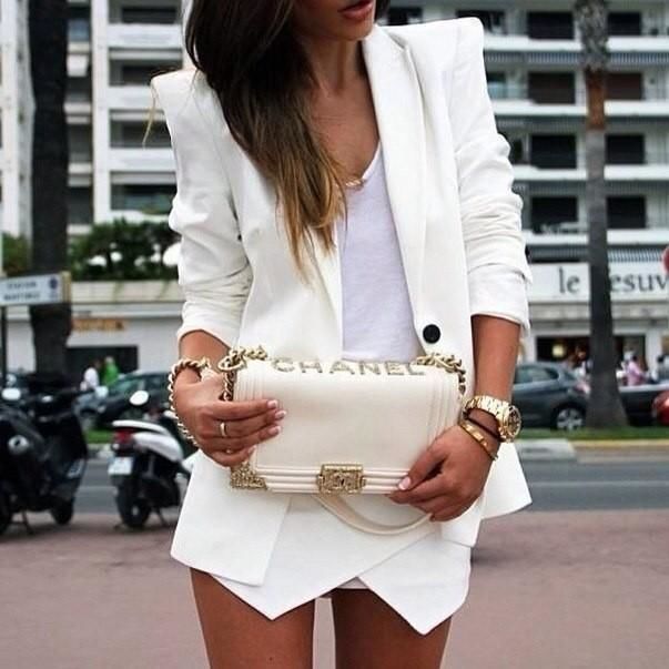 Белый пиджак и платье
